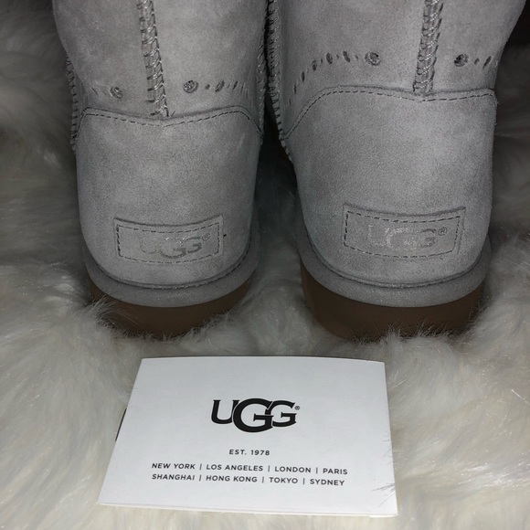 SOLD!!! UGG Classic Sunshine Perf - Picture 4 of 7
